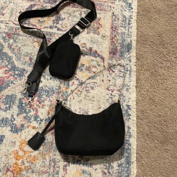 small black purse with adjustable strap & chain - Picture 2 of 8